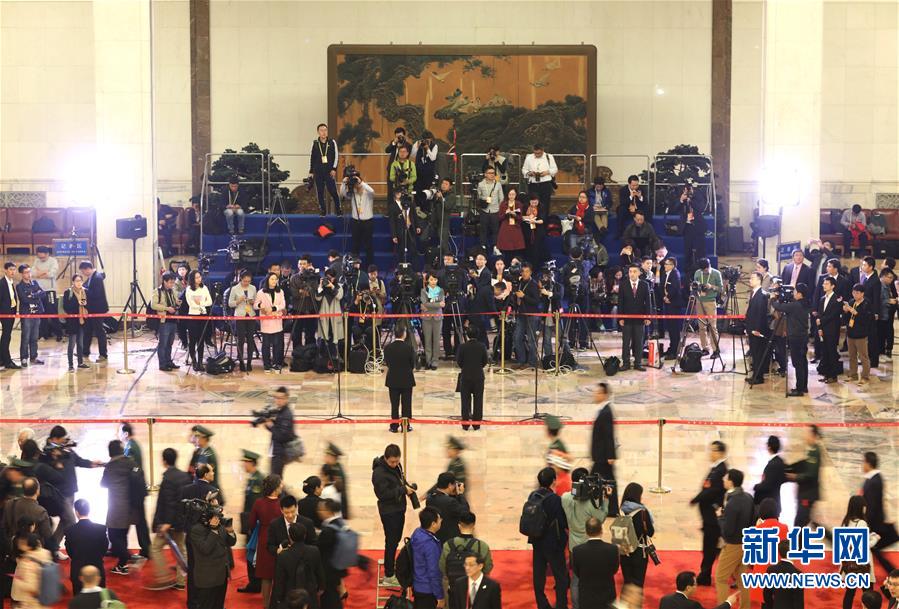 高擎習近平新時代中國特色社會主義思想偉大旗幟——中國共產黨第十九次全國代表大會巡禮