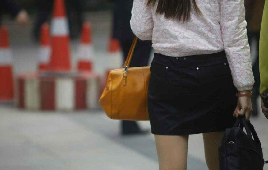 佛山兩會女委員包包走簡樸低調路線