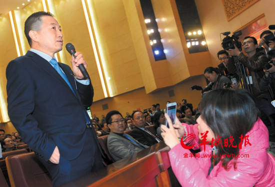 廣東省兩會(huì)政協(xié)即席發(fā)言今早開場(chǎng) 委員搶麥