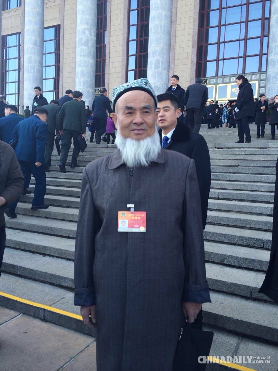 2015政協會議開幕：明星委員遭媒體圍堵