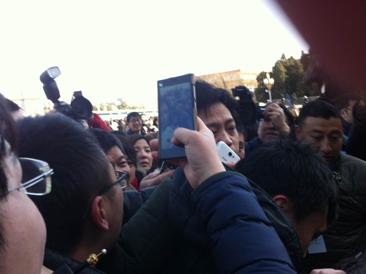 2015政協會議開幕：明星委員遭媒體圍堵