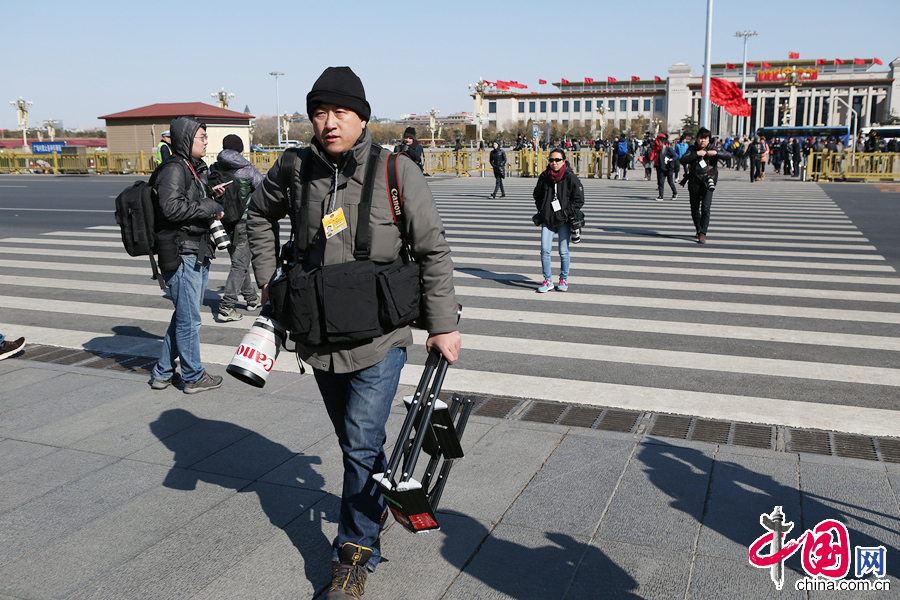 全國(guó)政協(xié)十二屆三次會(huì)議在北京開幕