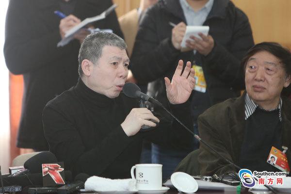 馮小剛建議恢復(fù)常用繁體字 選100個進小學(xué)課本