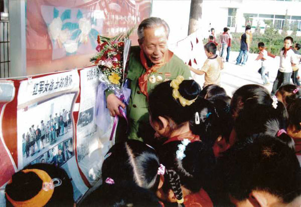 尋訪身邊的感動:老黨員發揮余熱 為建黨95周年獻禮