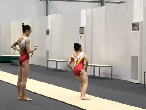 在奧運村閑逛能遇到誰？ 寧澤濤溜達似“老干部”