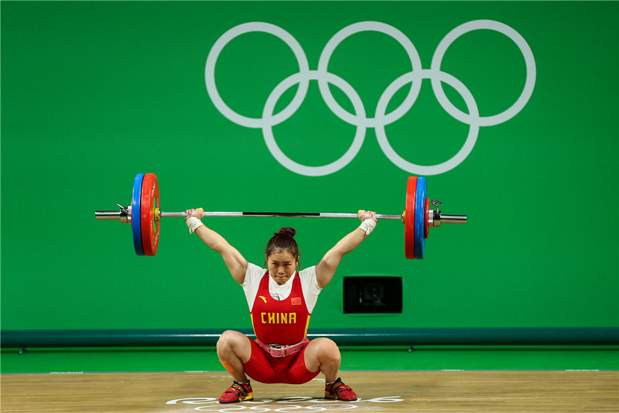女子舉重63公斤級：鄧薇兩破世界紀錄并奪冠