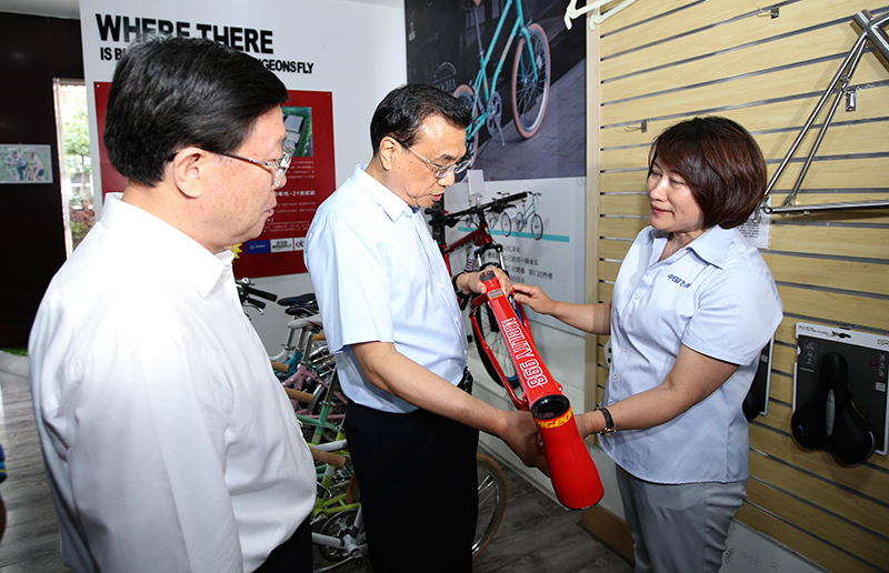 李克強體驗“飛鴿”：我愿為中國自行車做廣告