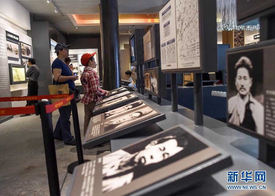 激揚正氣定乾坤——以習(xí)近平同志為總書記的黨中央帶頭加強(qiáng)作風(fēng)建設(shè)述評