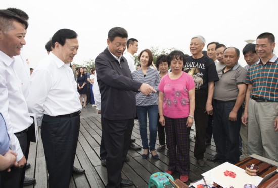 習近平:以人的城鎮化為核心