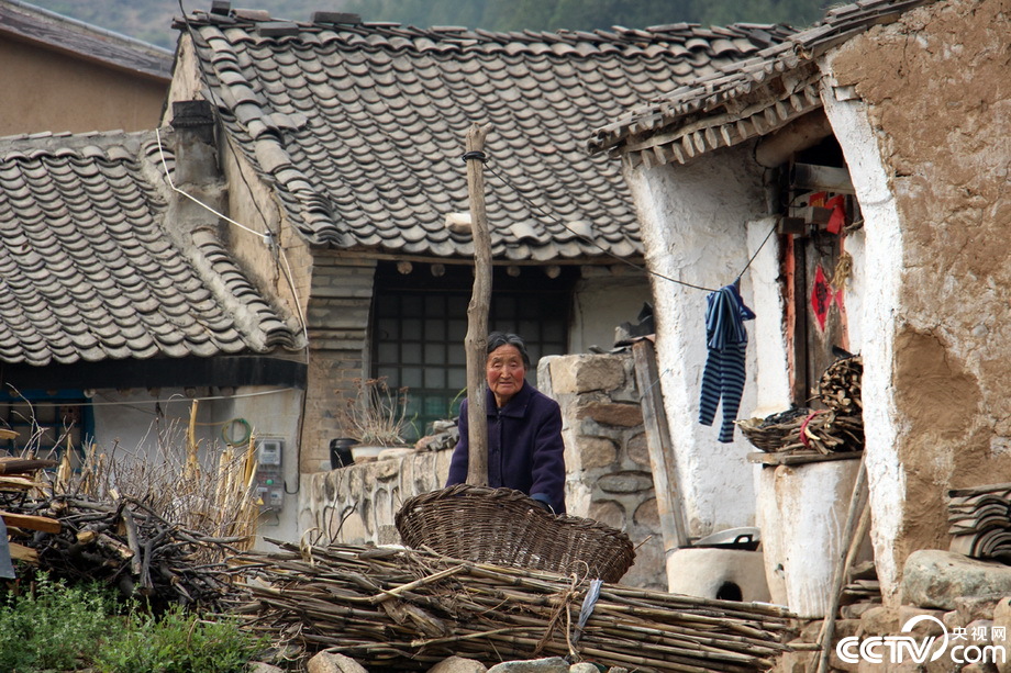 【網(wǎng)絡媒體“走轉改”】向總書記匯報,我們走在奔小康的大道上