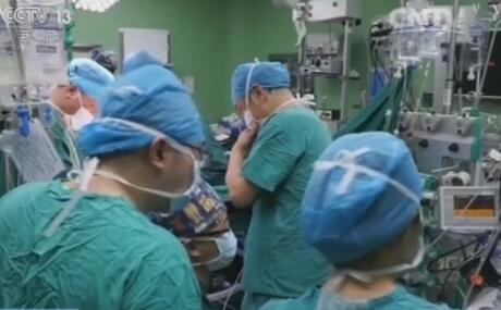 醫者仁心！全國人大代表在京為患者緊急手術