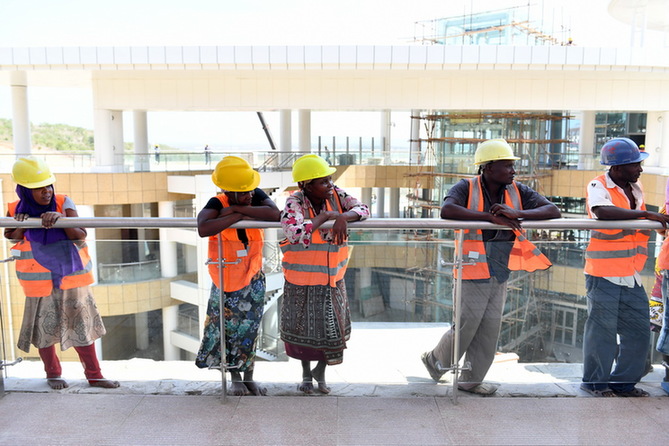 肯尼亞“中國(guó)造”蒙內(nèi)鐵路聯(lián)調(diào)聯(lián)試迎接通車