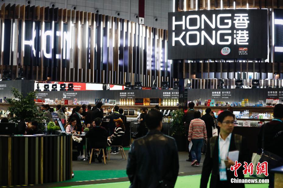 首屆進(jìn)博會(huì) 價(jià)值3000萬粉色鉆石珠寶鞋“春燦”亮相