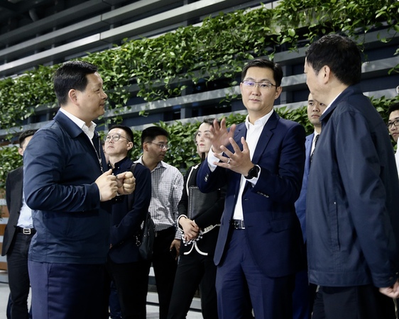 馬化騰：數字化技術骨頭足夠硬 才能站起來