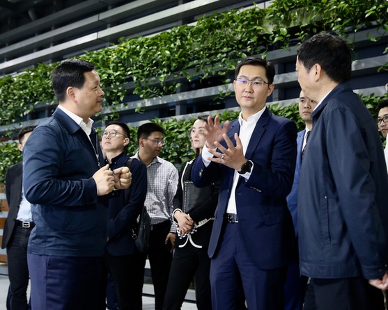 騰訊董事局主席馬化騰參觀考察數字福建云計算中心