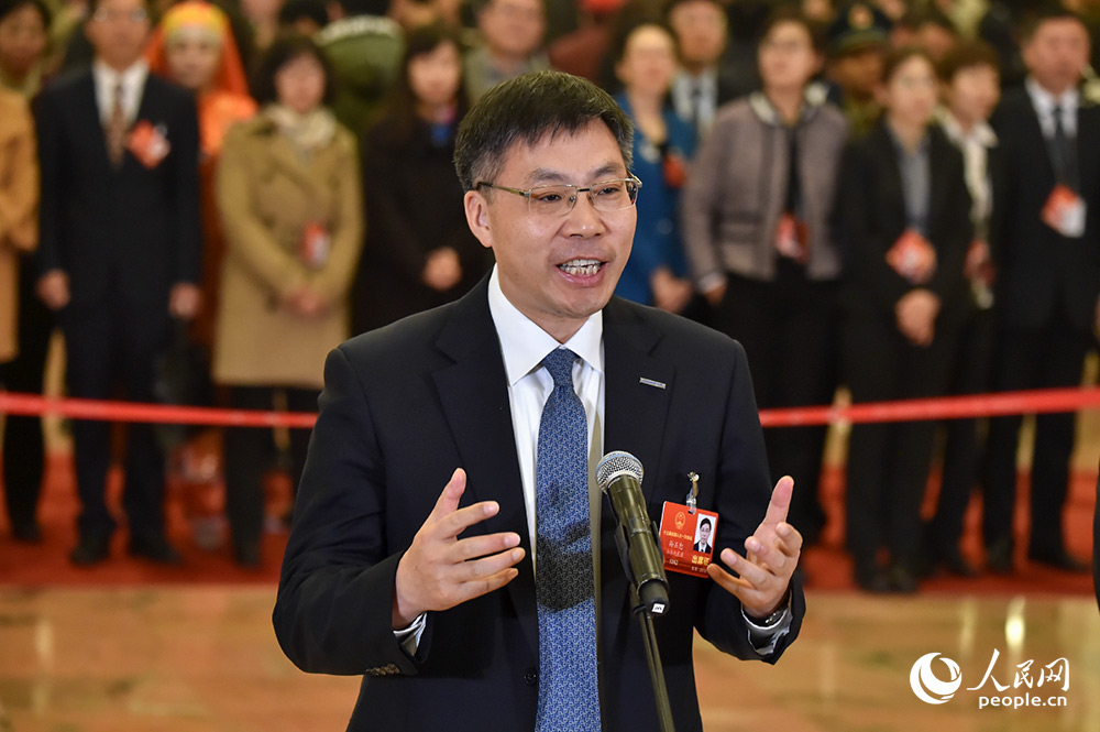 第四場“代表通道”開啟：全國人大代表接受采訪