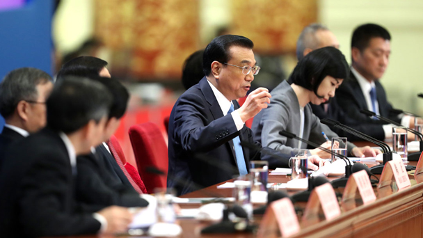 國務(wù)院總理李克強(qiáng)等與中外記者見面