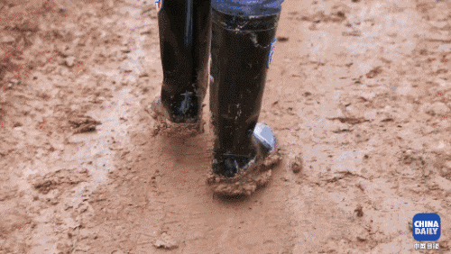 解碼中國丨這位當代“愚公”在懸崖峭壁上鑿出7千米水渠，現實比神話傳說更震撼！