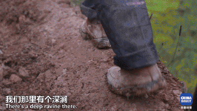 解碼中國丨這位當代“愚公”在懸崖峭壁上鑿出7千米水渠，現實比神話傳說更震撼！