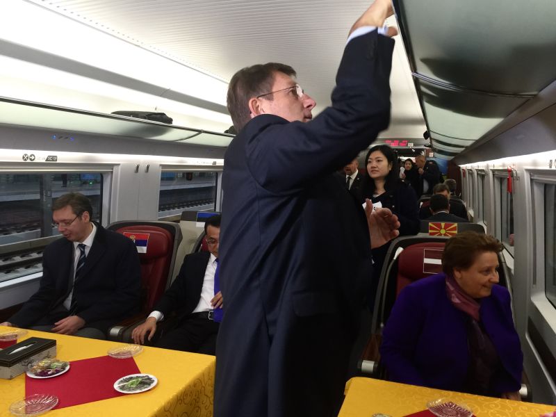 “高鐵外交”——李克強邀請中東歐16國領(lǐng)導(dǎo)人共乘高鐵