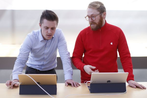 西薩·吉拉拉：預(yù)防數(shù)碼設(shè)備對(duì)眼部造成的危害