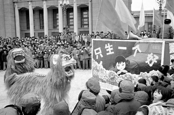 生育宣傳海報：計劃生育口號應(yīng)與時俱進(jìn)