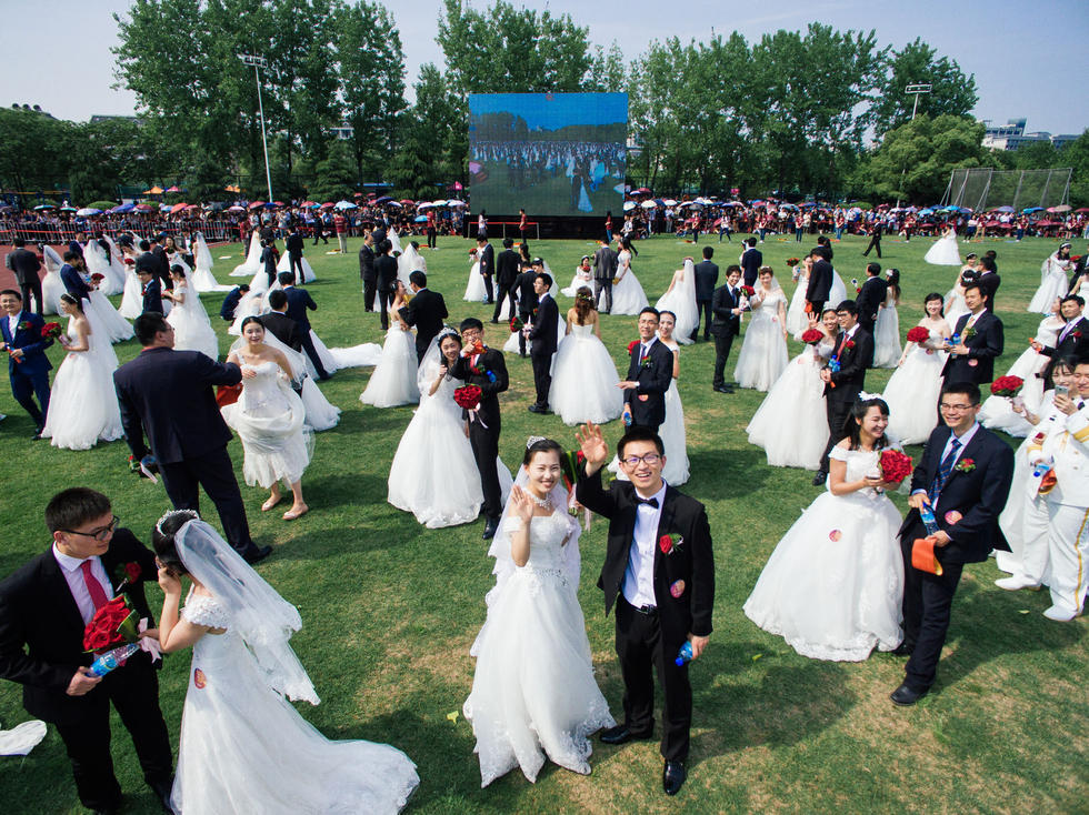 浙江大學迎校慶 800學子舉辦集體婚禮