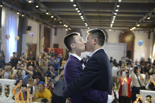 調(diào)查：中國(guó)年輕人對(duì)性取向多樣化態(tài)度更開(kāi)放