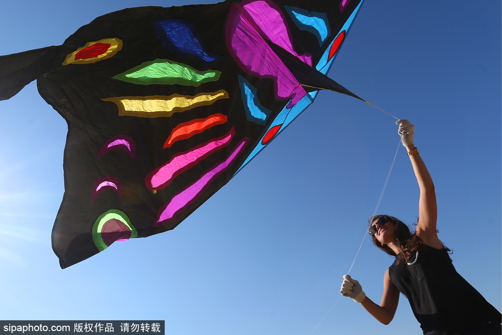 俄羅斯喀山風(fēng)箏節(jié) 追逐藍(lán)天童趣滿滿