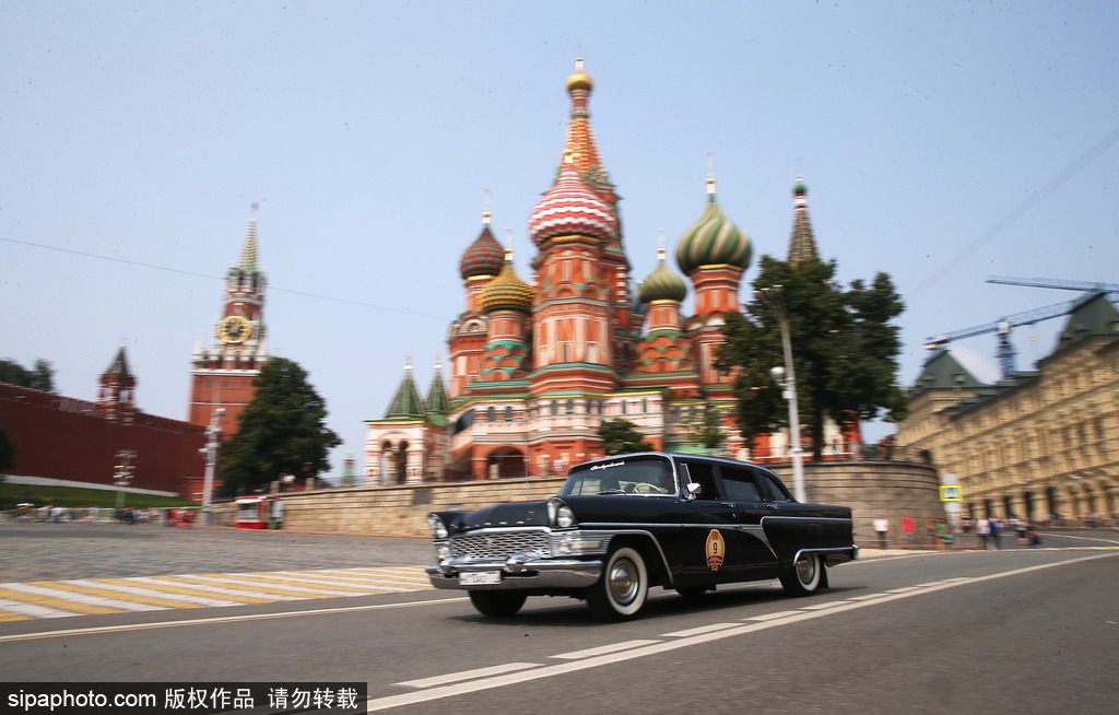 稀有古董車大集結(jié) 莫斯科舉行復(fù)古車游行