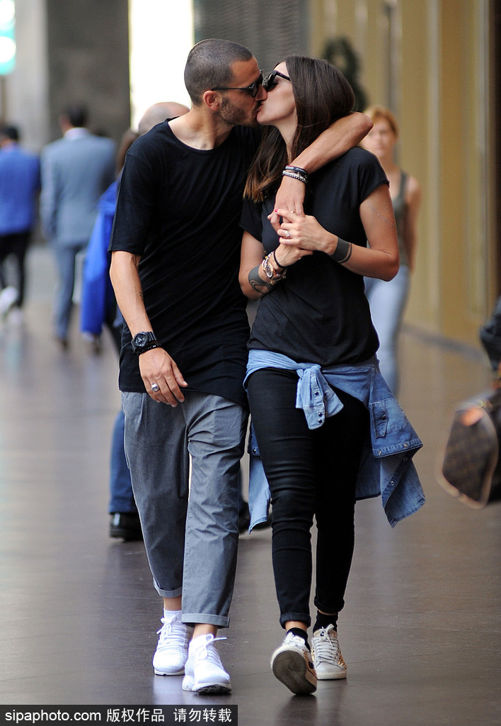 盤點：七夕虐狗模式開啟 歐美明星情侶街拍恩愛衣品一起秀！