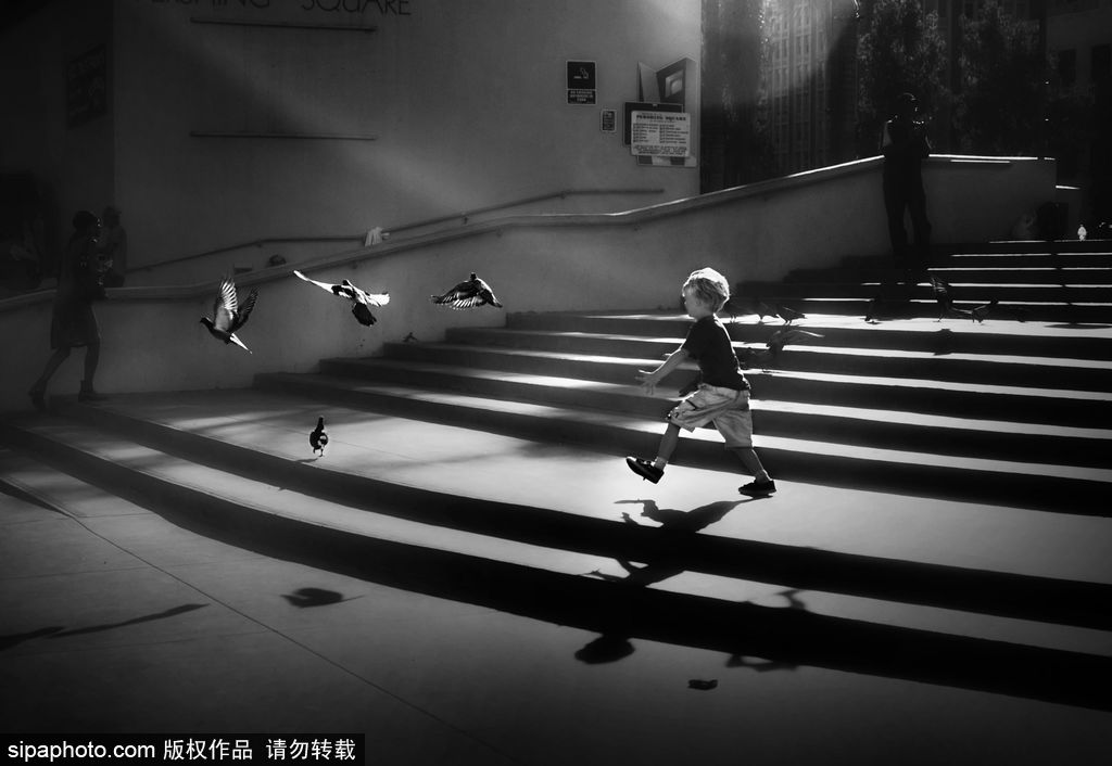 “童年不插電”系列經典攝影作品 童趣黑白最純粹