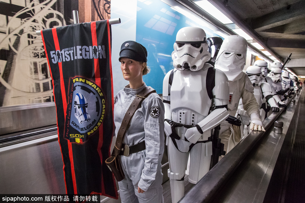 比利時動漫節：帝國士兵霸氣現身地鐵站 各種超萌角色嗨不停