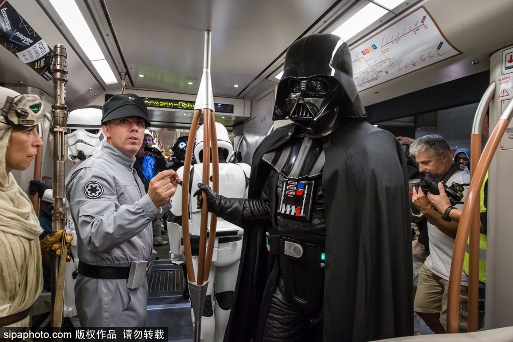 比利時(shí)動(dòng)漫節(jié)：帝國(guó)士兵霸氣現(xiàn)身地鐵站 各種超萌角色嗨不停