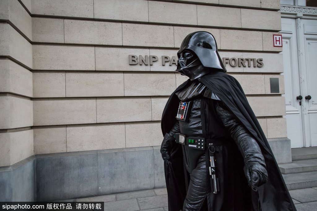 比利時(shí)動(dòng)漫節(jié)：帝國士兵霸氣現(xiàn)身地鐵站 各種超萌角色嗨不停