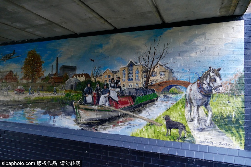 英國：卡通藝術作品亮相牛津運河橋底 繽紛多彩趣味十足