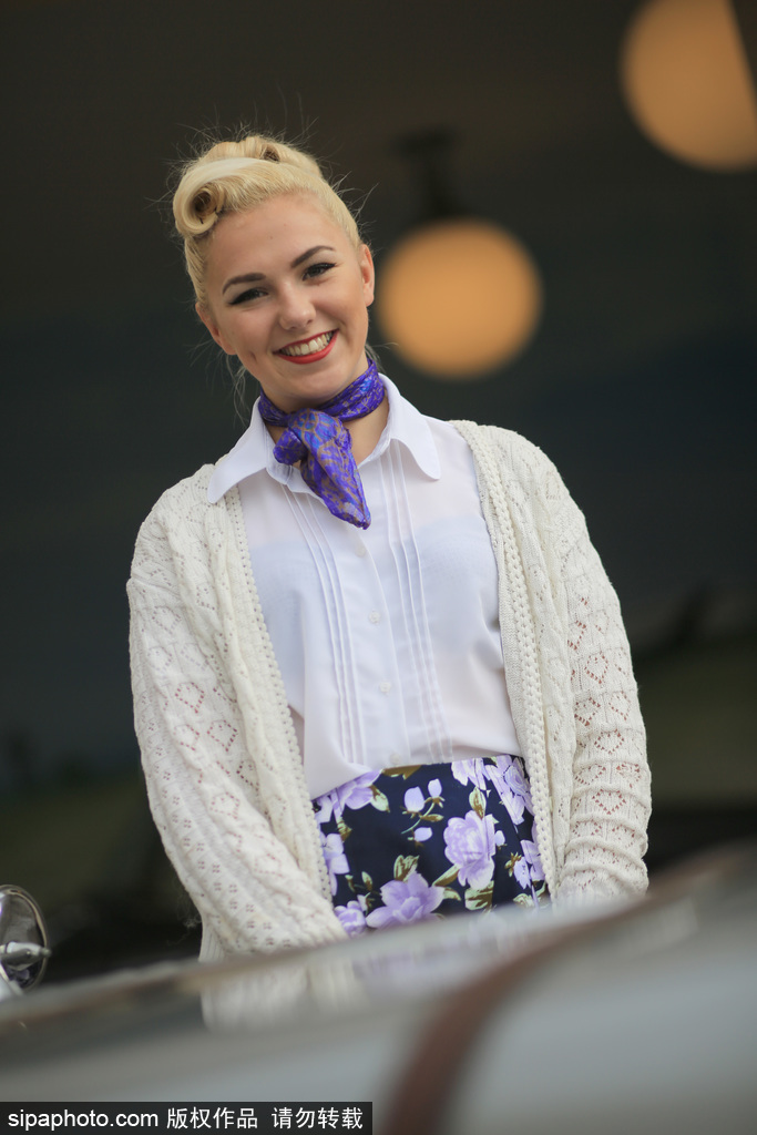 英古德伍德復(fù)古會(huì) 民眾復(fù)古裝搭配老爺車韻味十足