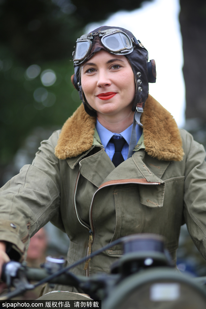 英古德伍德復(fù)古會(huì) 民眾復(fù)古裝搭配老爺車韻味十足