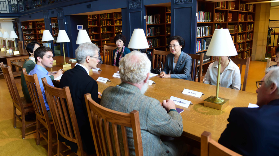 程虹到訪美國瓦薩學(xué)院