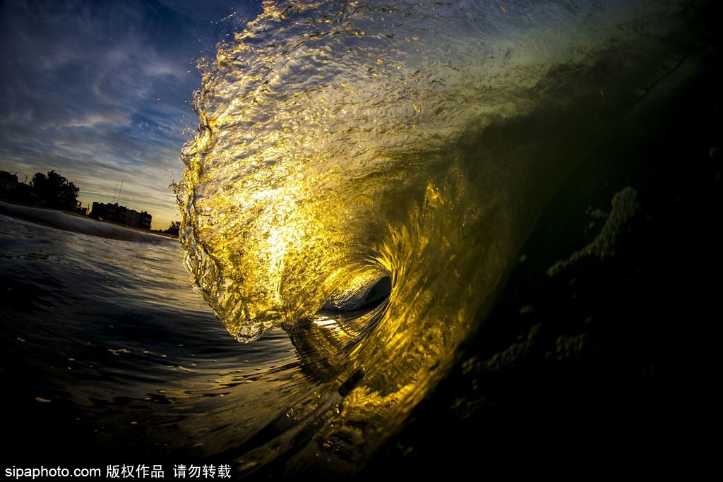 一切都與大海有關(guān) 沖浪攝影師獨(dú)特視角展示海洋魅力