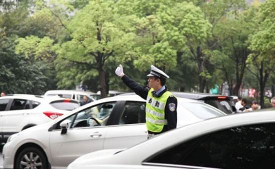 國慶節(jié)，向堅(jiān)守在工作崗位上的人致敬