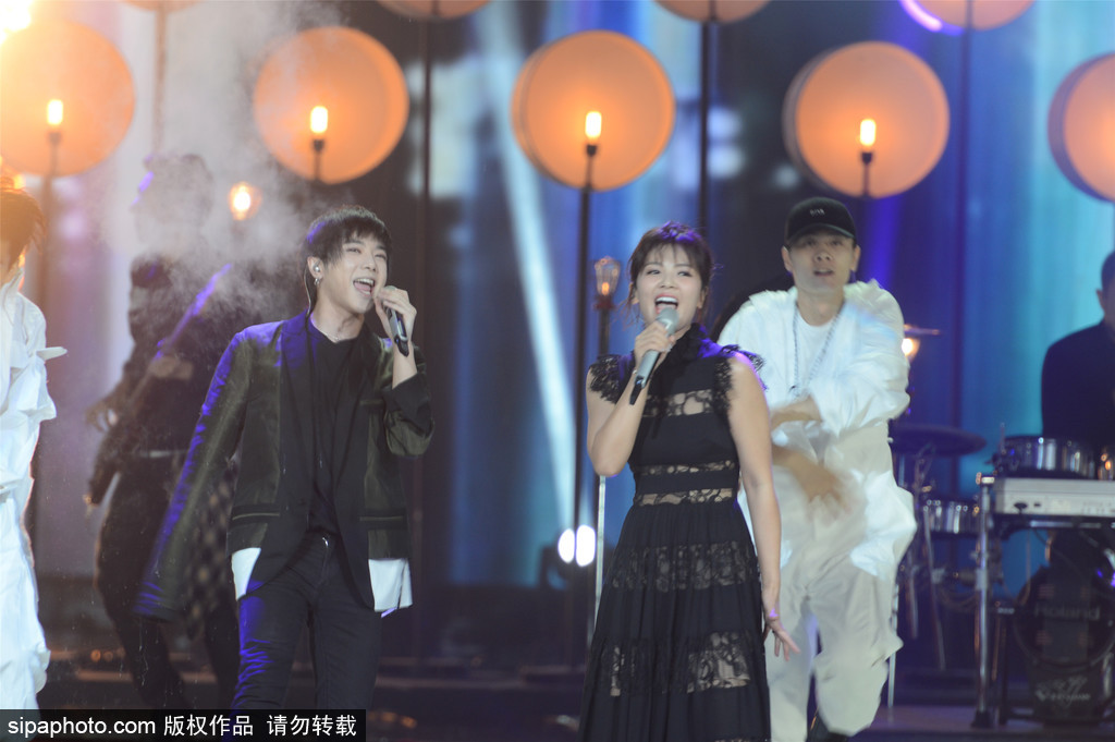 第11屆金鷹獎閉幕式：胡歌、劉濤獲人氣演員獎