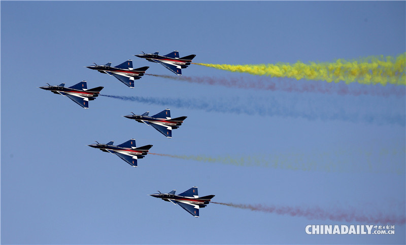 2016珠海航展開(kāi)幕 殲-20亮相表演