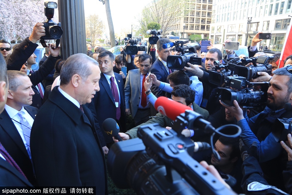 記者節 盤點鏡頭背后國外媒體人的“洪荒之力”