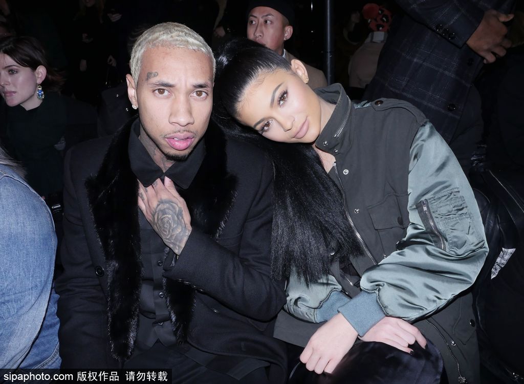 光棍節(jié)的暴擊│盤(pán)點(diǎn)明星情侶蘇炸了的甜蜜瞬間