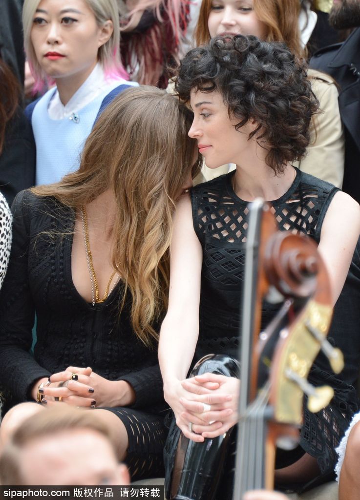 光棍節(jié)的暴擊│盤點(diǎn)明星情侶蘇炸了的甜蜜瞬間