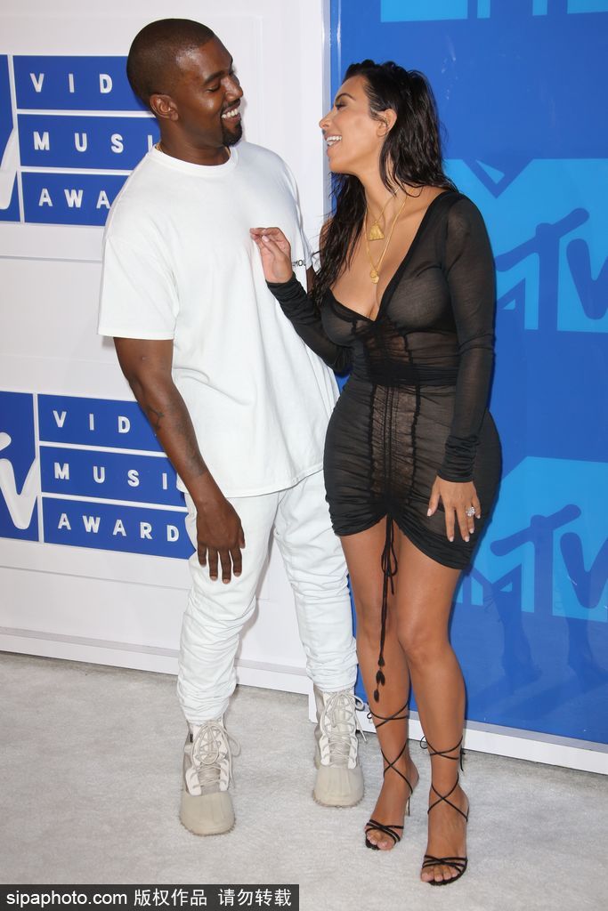 光棍節(jié)的暴擊│盤點明星情侶蘇炸了的甜蜜瞬間