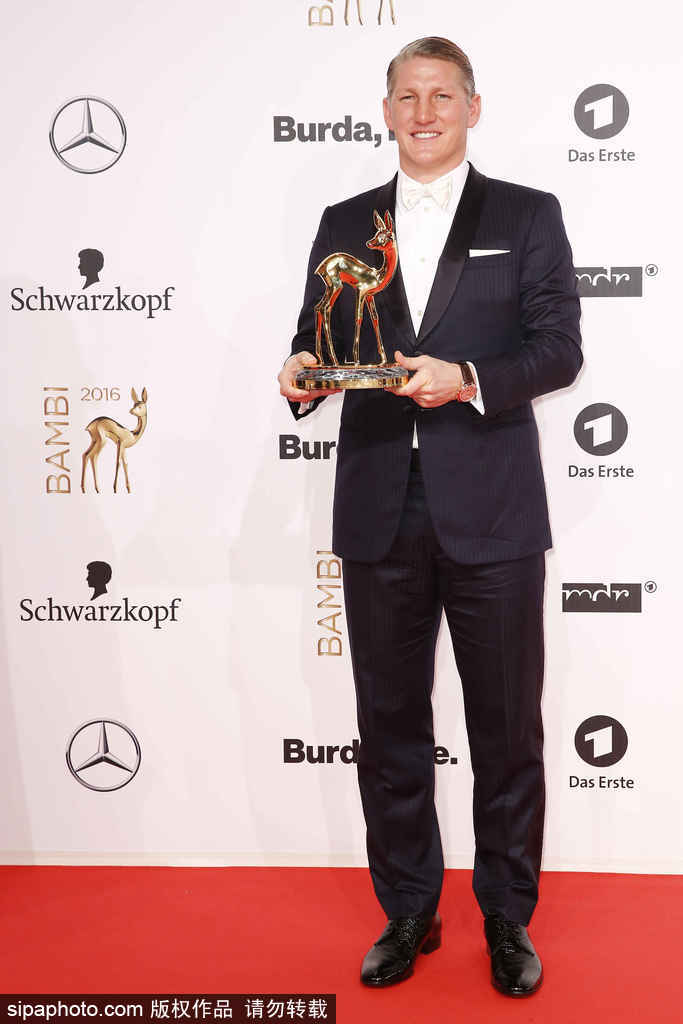 2017德國(guó)小鹿斑比獎(jiǎng)紅毯 超模女星驚艷紅毯球星大大腕齊亮相