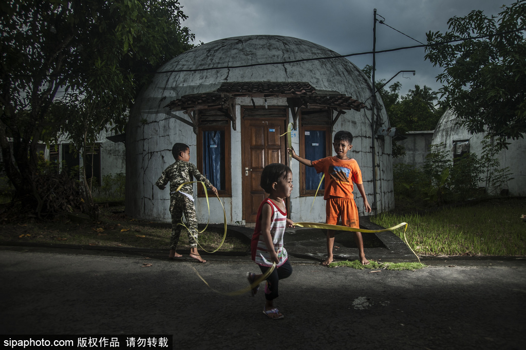 印尼海嘯十年后的災(zāi)民村 圓頂房屋造型奇特成旅游景點(diǎn)