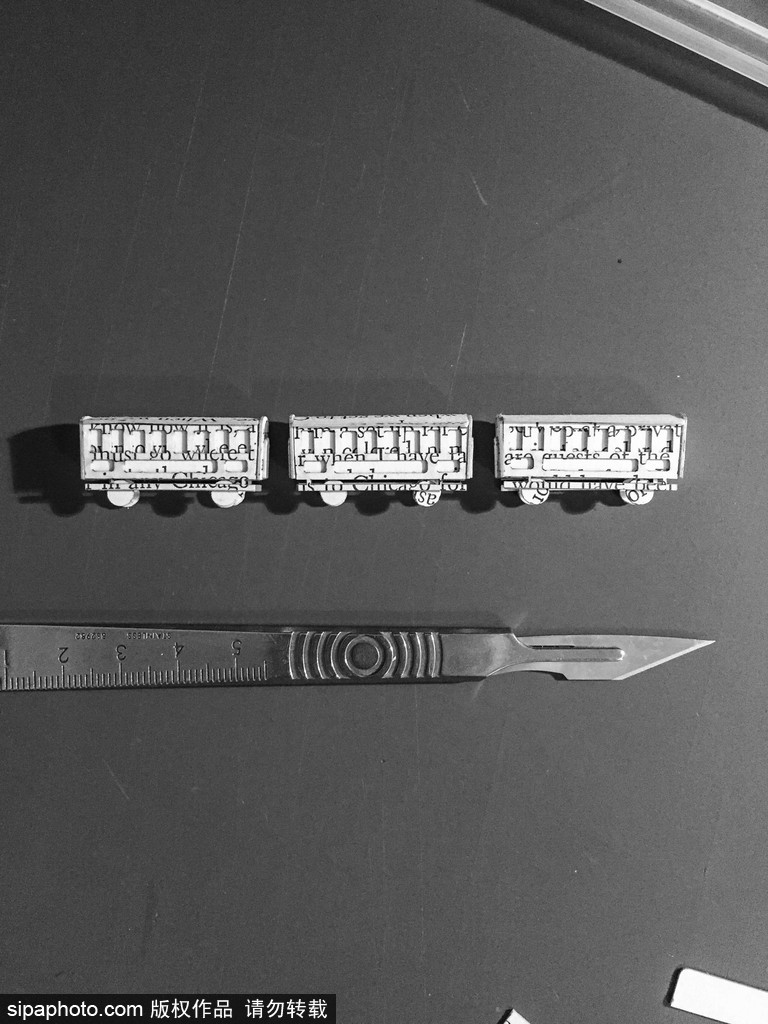 英國(guó)設(shè)計(jì)師打造立體書(shū)頁(yè)雕塑 重現(xiàn)哈利波特經(jīng)典場(chǎng)景